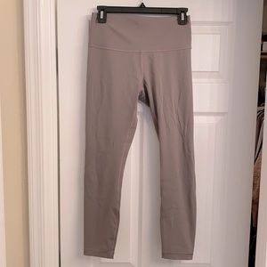 Lululemon Wunder Under Hi-Rise 7/8 25”- Size 8